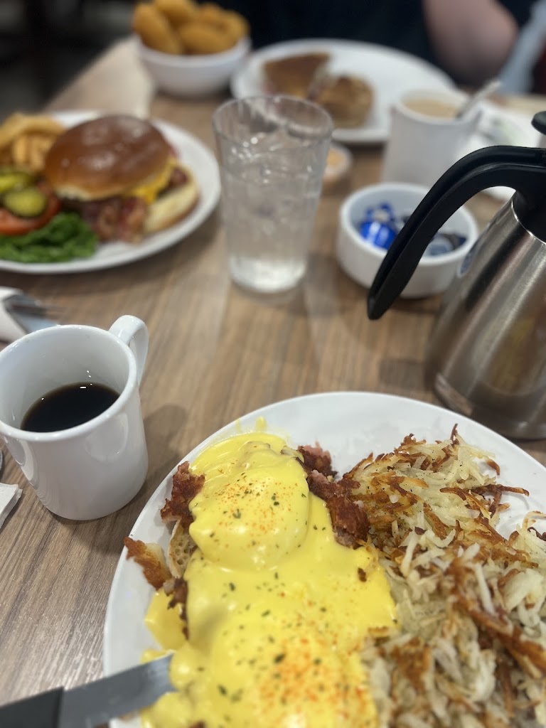  Parkway | Family Restaurant