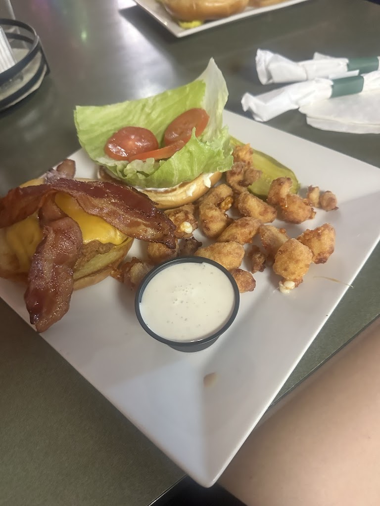  Village Inn Sports Bar, Grill & Pizzeria