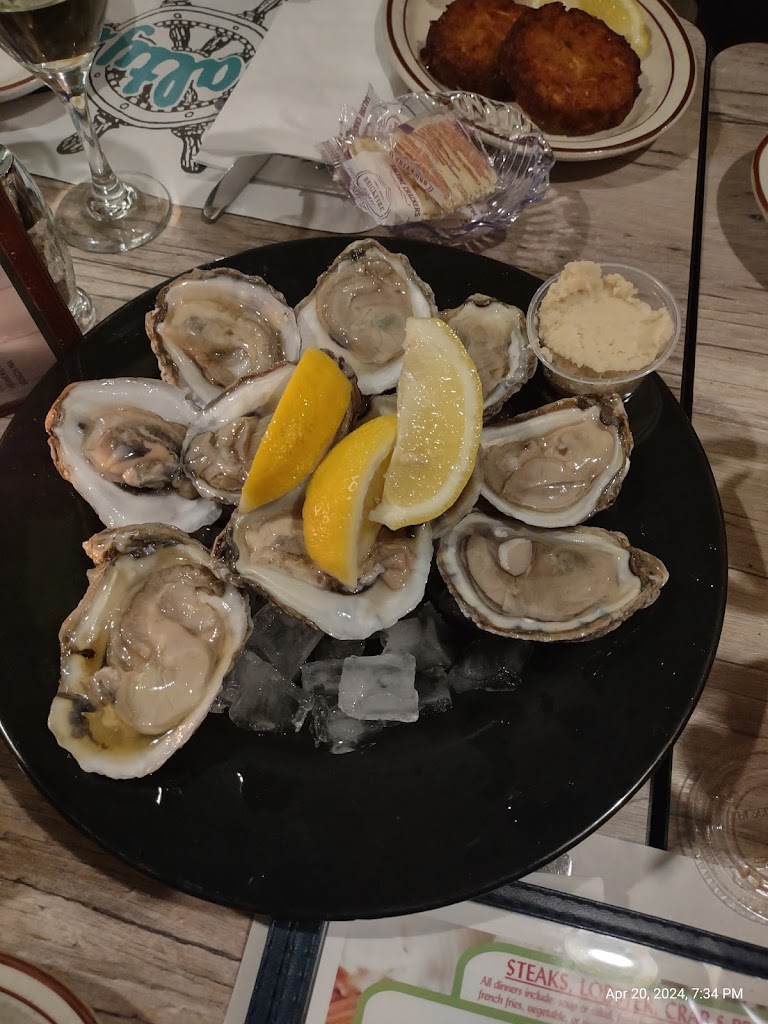  Salty's Seafood & Spirits