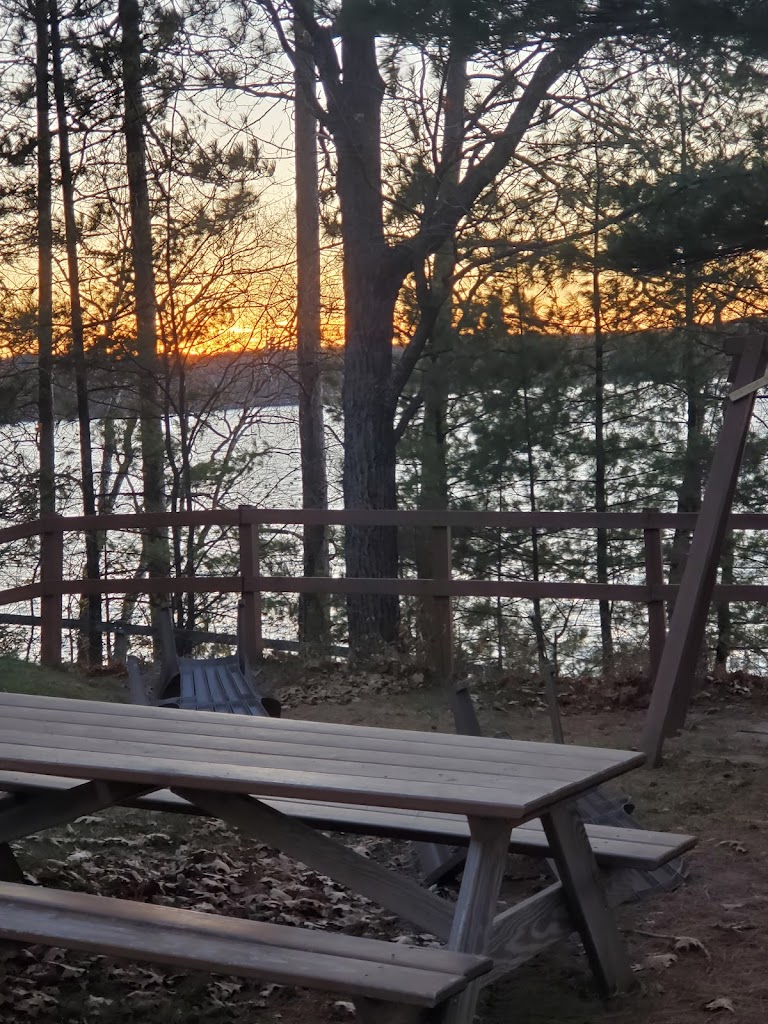  Lincolnwood Resort & Bar