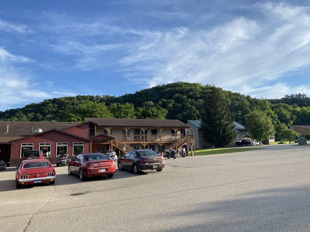  Country Gardens Motel & Lounge