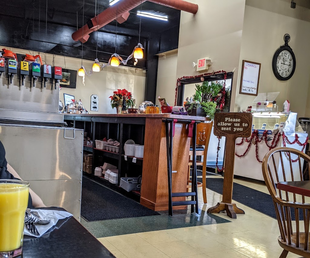  Mom's Restaurant & Pub