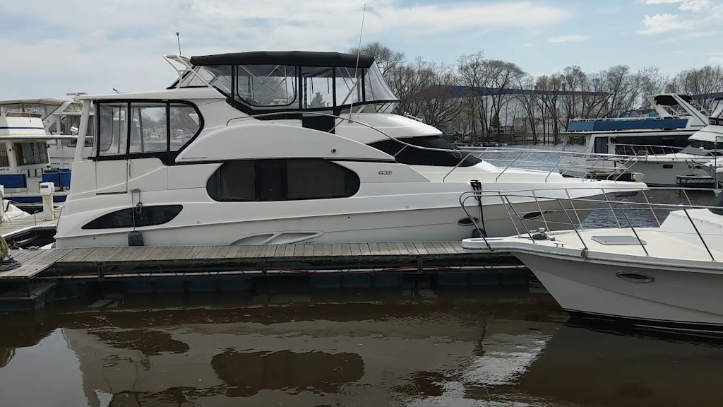  Tom Sawyer's Bar & Grill