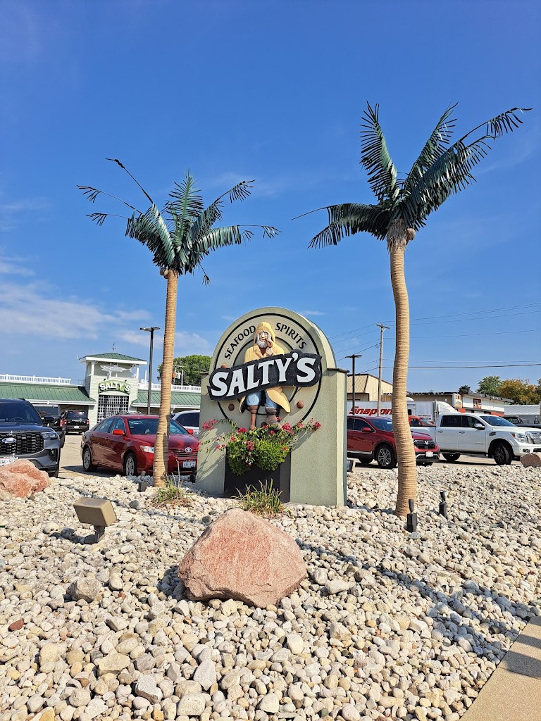  Salty's Seafood & Spirits