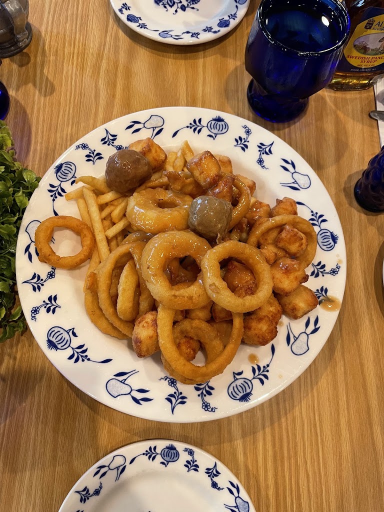  Al Johnson’s Swedish Restaurant & Butik