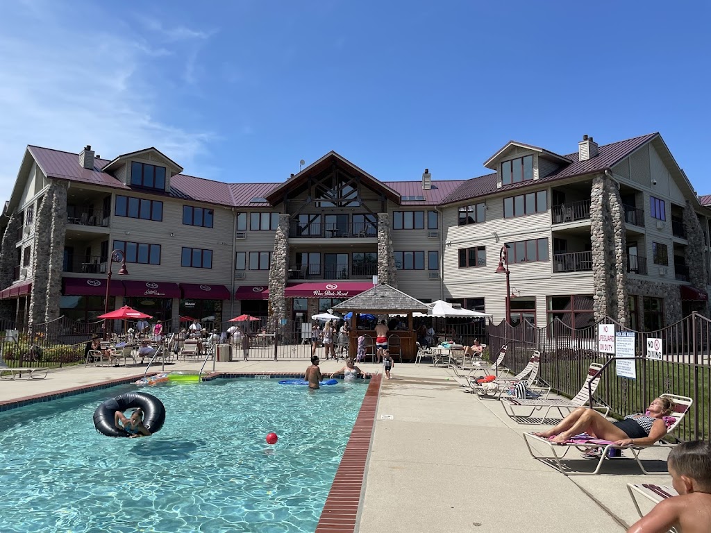  Wave Pointe Marina & Resort.