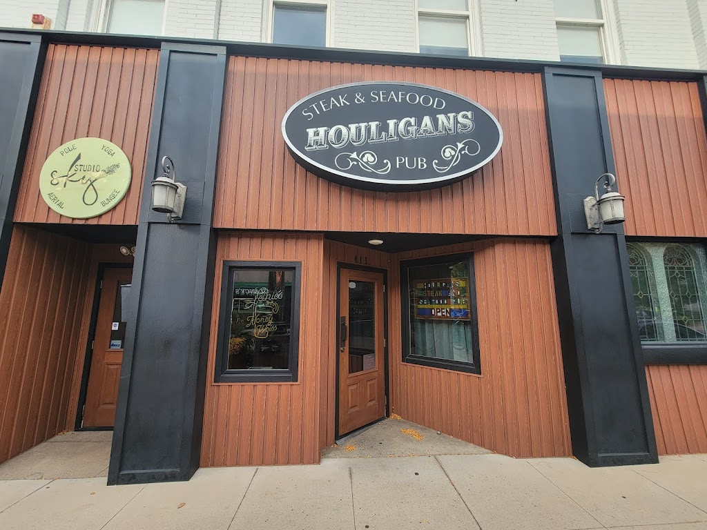  Houligans Steak & Seafood Pub