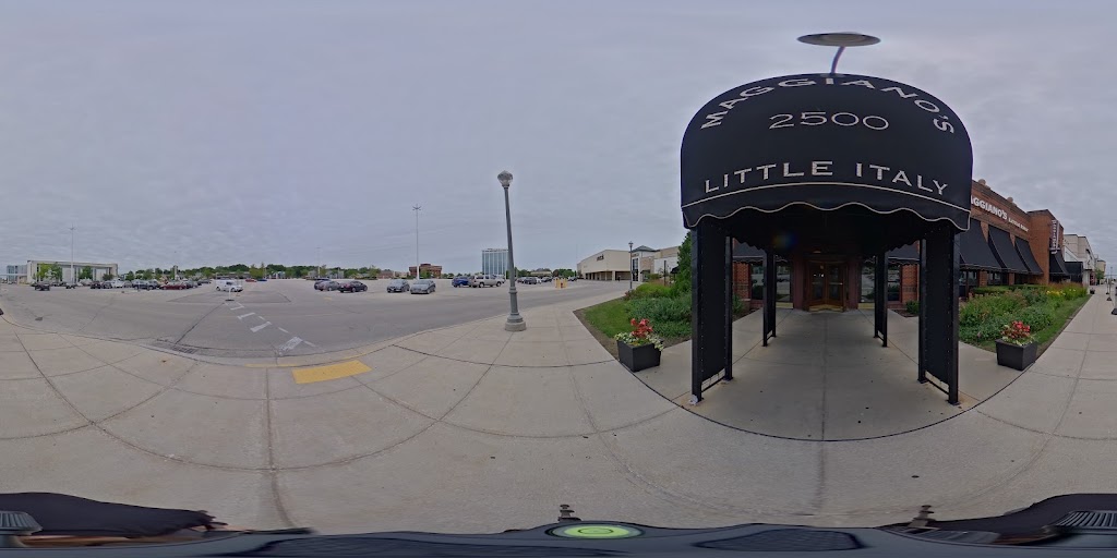  Maggiano's Little Italy