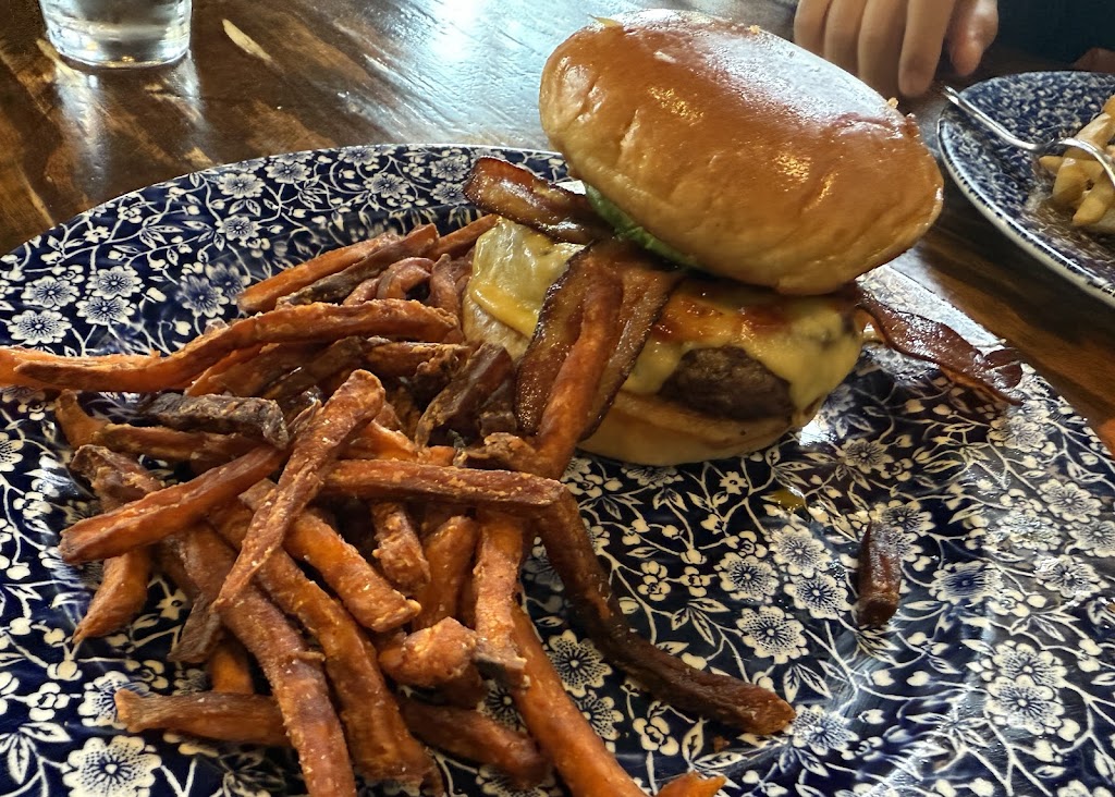  Café Hollander Hilldale