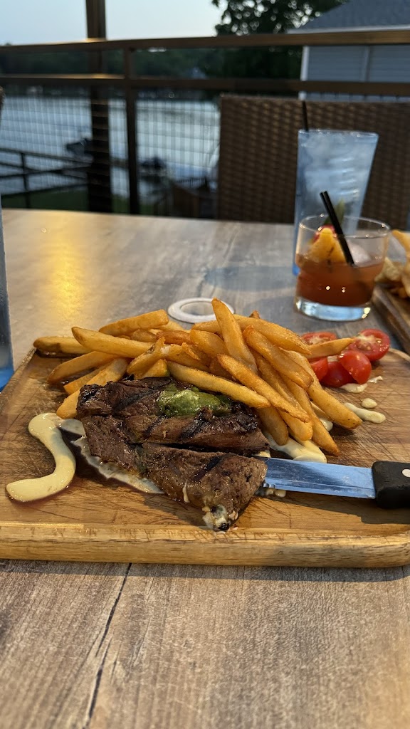  Lake House Grill & Bar