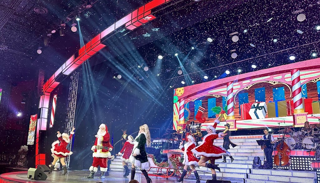  Christmas In The Dells Dinner Show - Wisconsin Dells