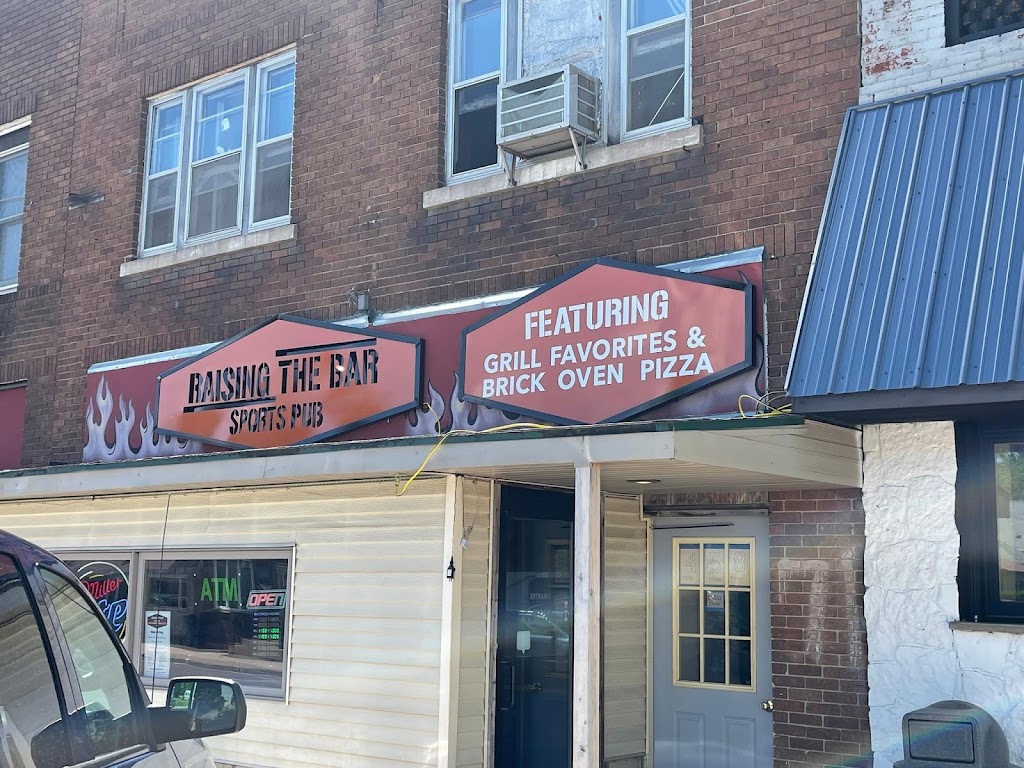  Lucky's Bar and grill