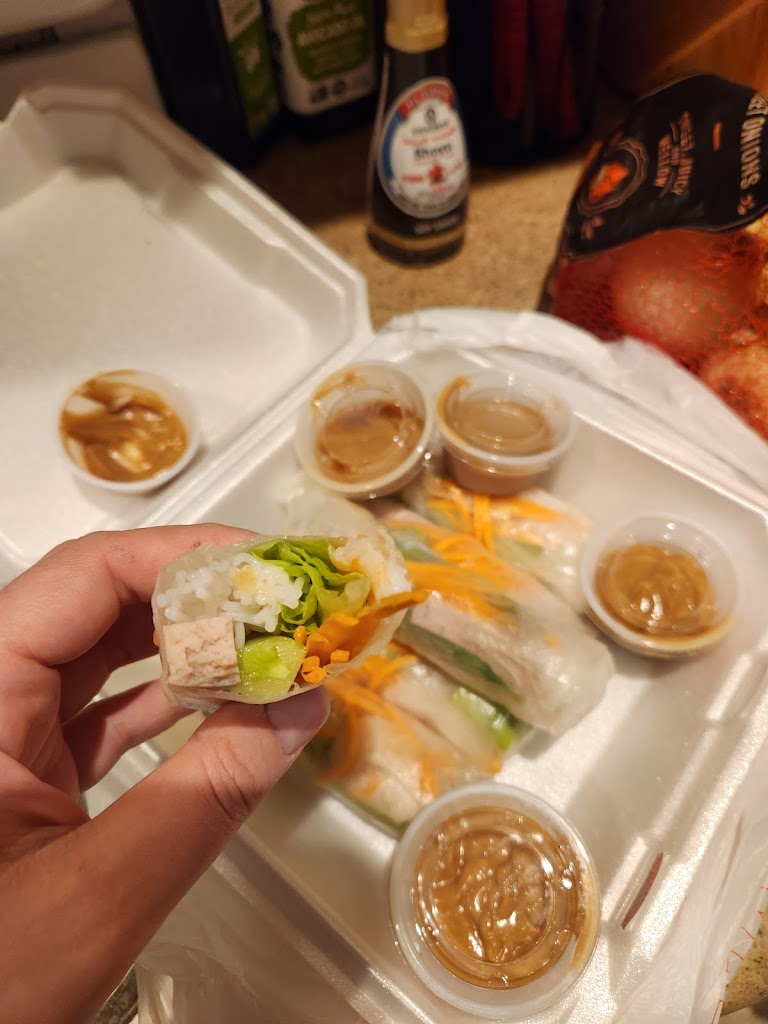  B's Egg Rolls drive-thru