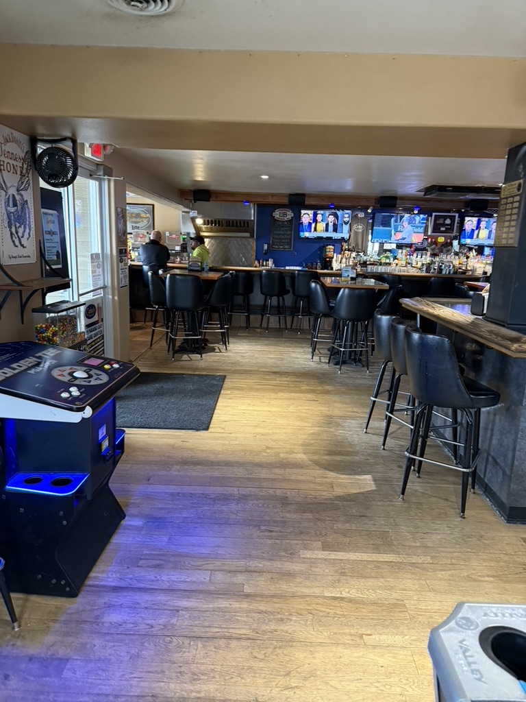  Carlee's Bar & Grill