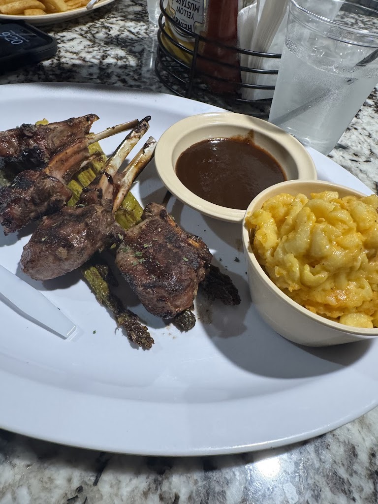  Syrs Restaurant and Lounge