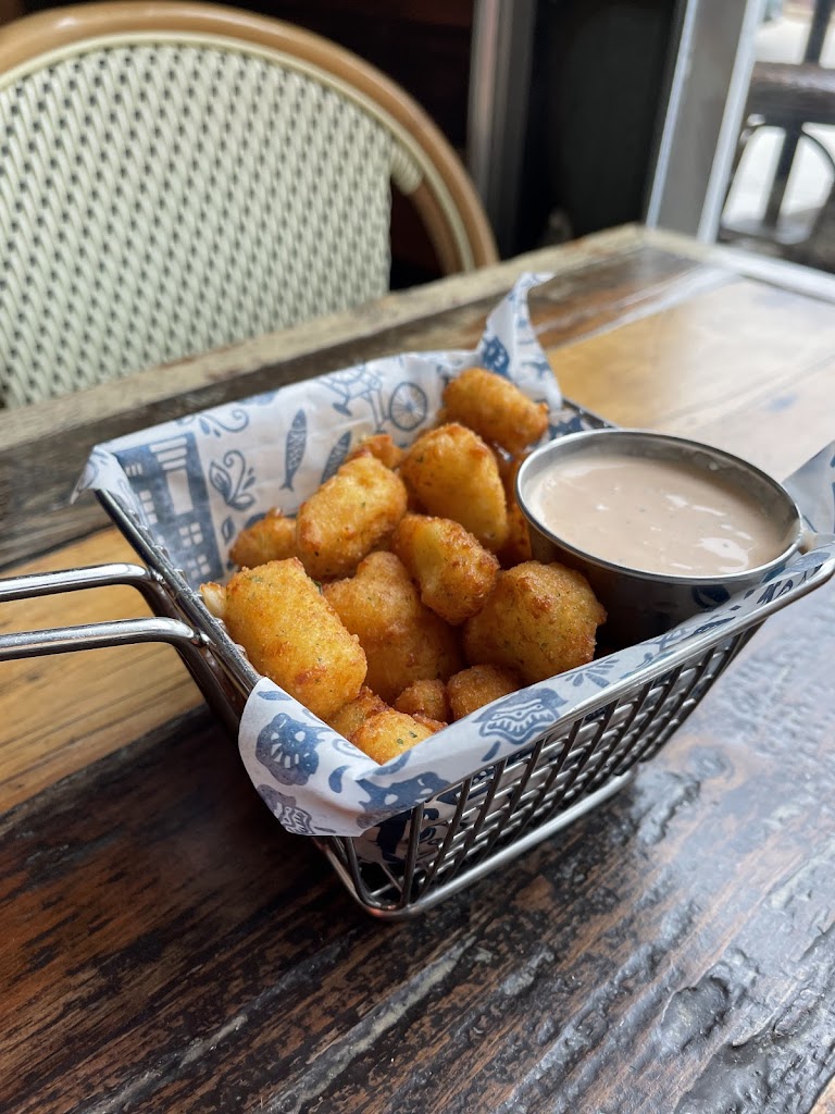  Café Hollander Hilldale