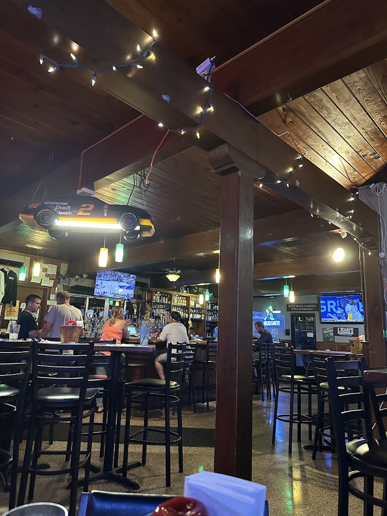  Licari's Bar & Grill