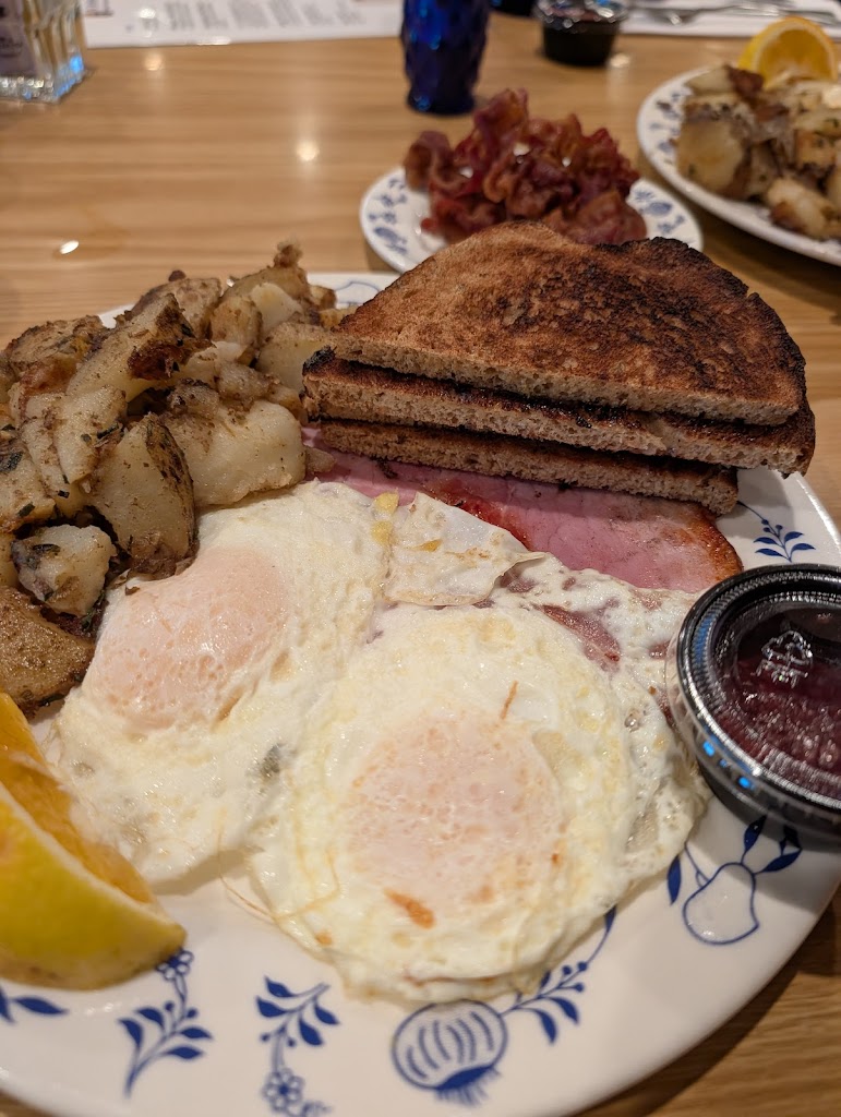  Al Johnson’s Swedish Restaurant & Butik