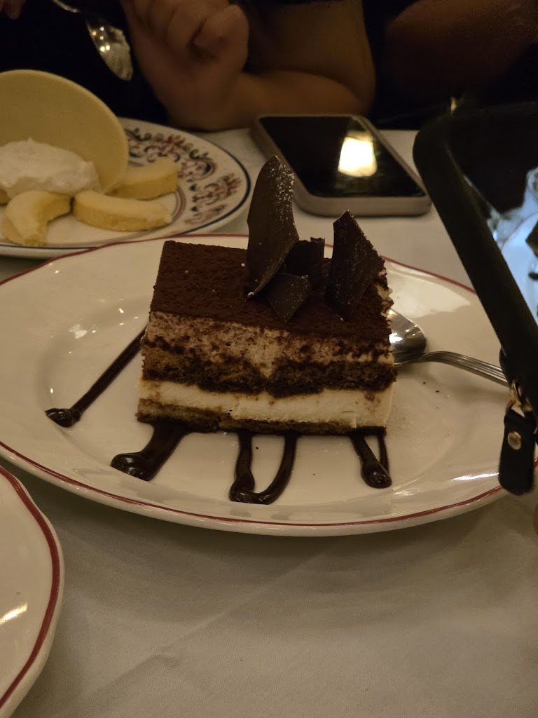  Maggiano's Little Italy