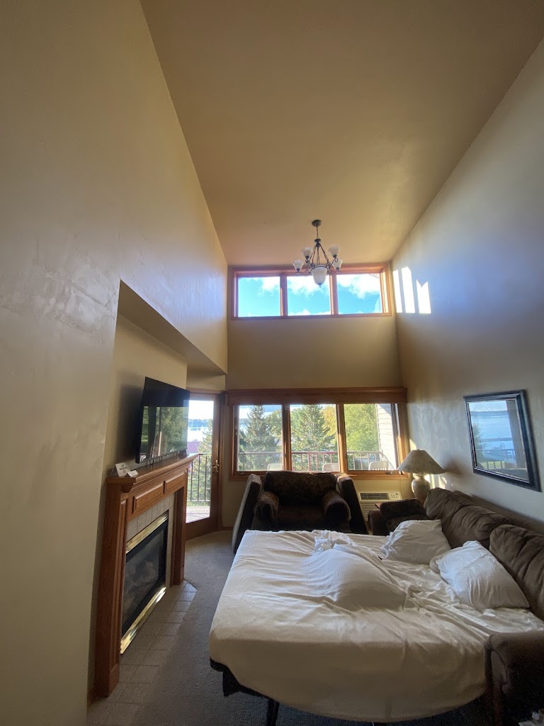  Wave Pointe Marina & Resort.