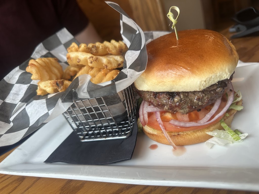  Boat House Pub & Eatery