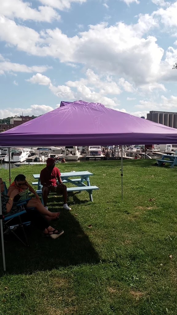  Harbor Bar, Restaurant, Marina