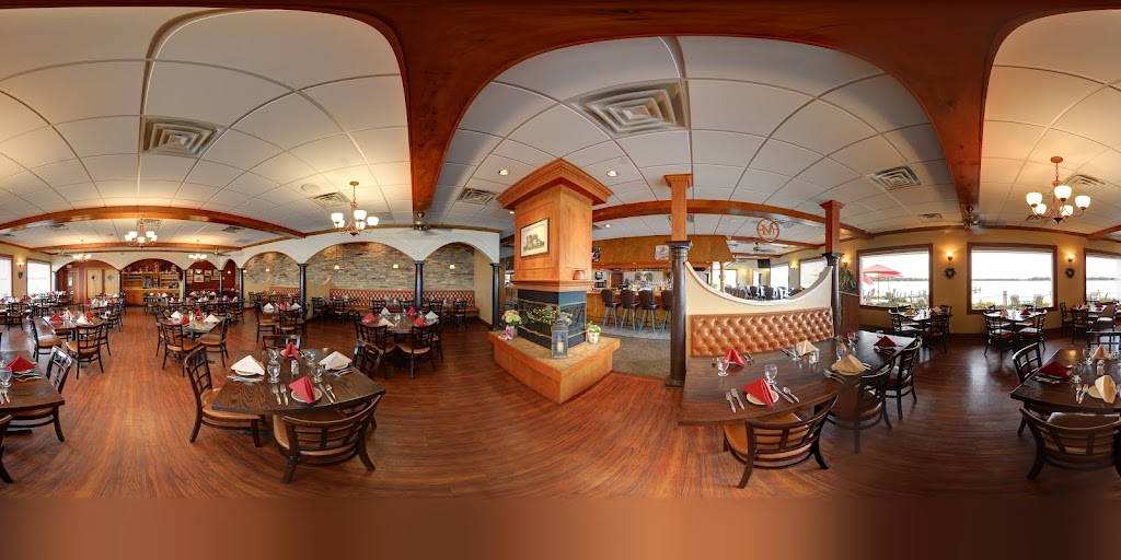  Michael's On The Lake