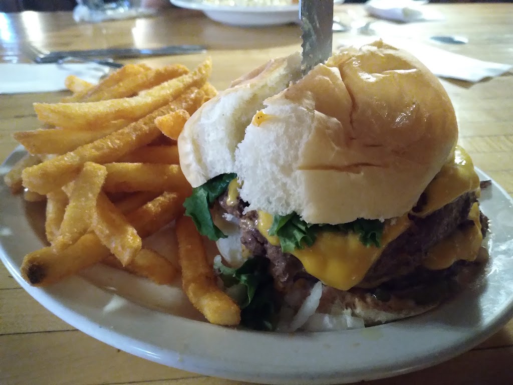  Badger Crossing Pub & Eatery