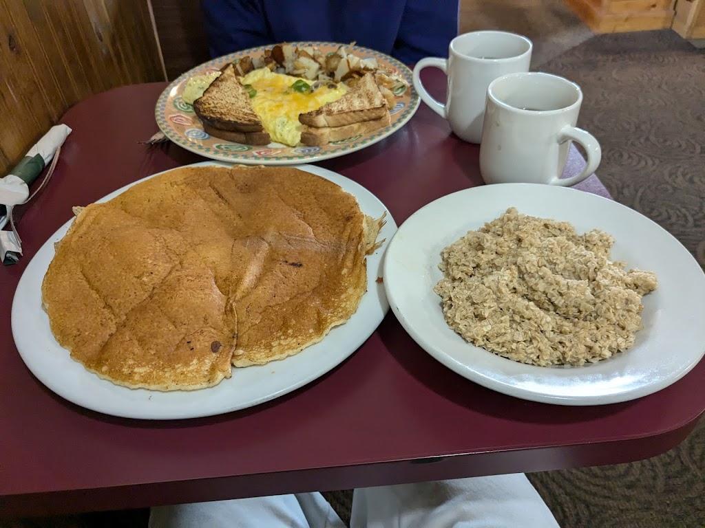  Twin Gables Cafe-Lounge