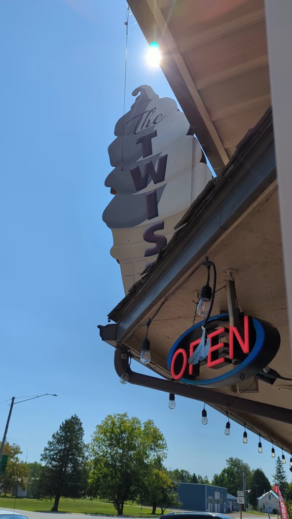  Double Buck Cafe / The Twist