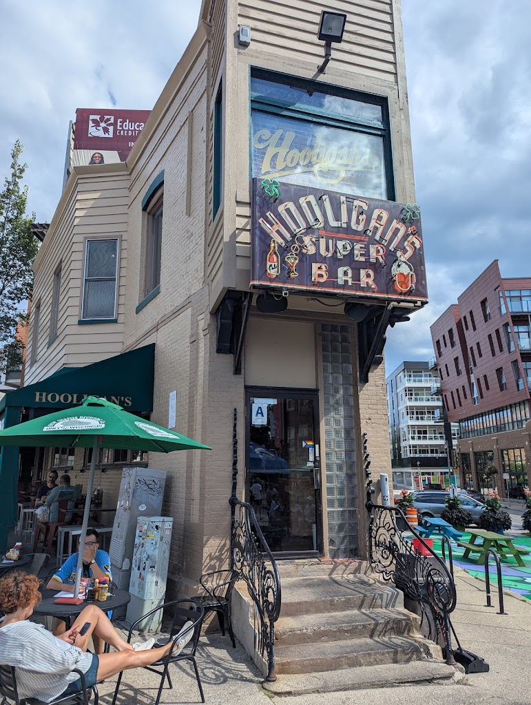  Hooligan's Super Bar
