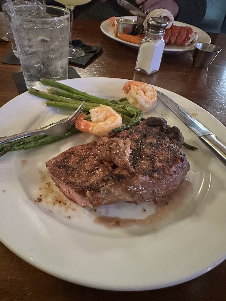  Mallory's Restaurant & Rooftop Bar