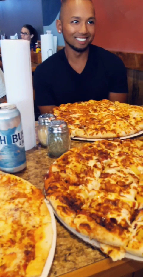  Sneakers Sports Bar & Grill