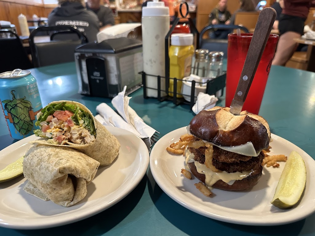  JW Creekside Bar & Restaurant