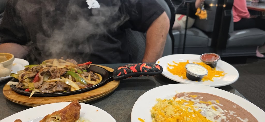  Faros Restaurant & Cocktails