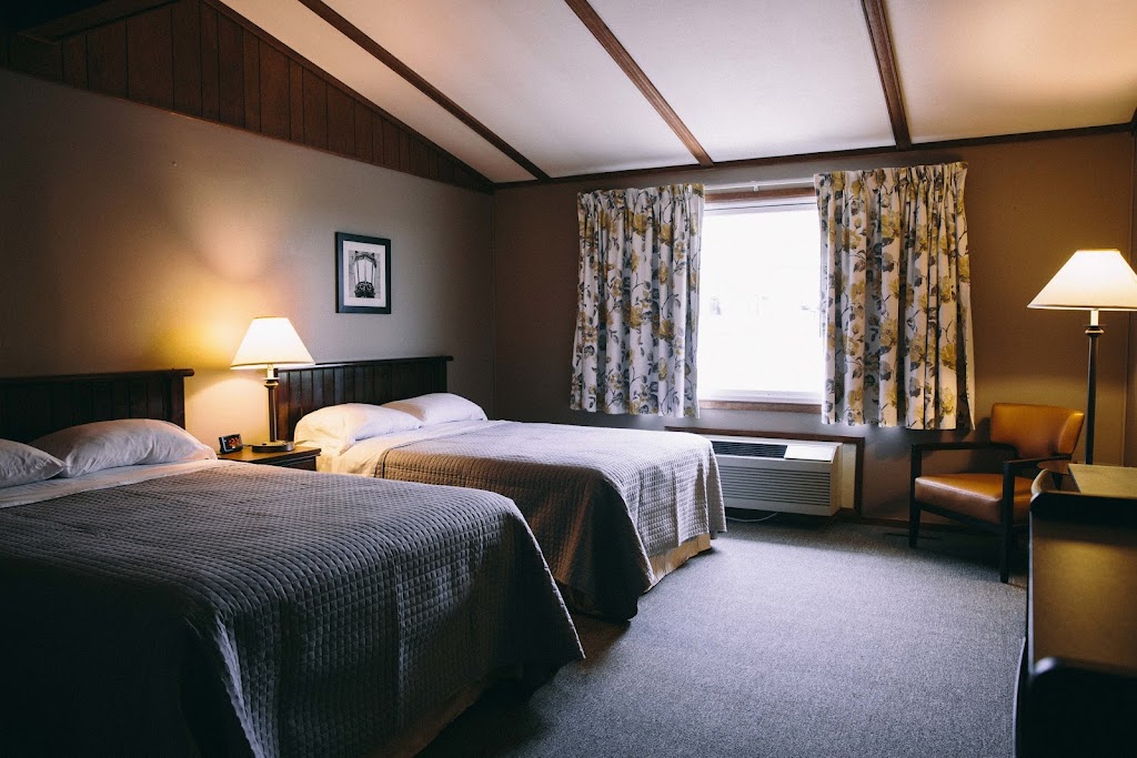  Fannies Supper Club & Motel