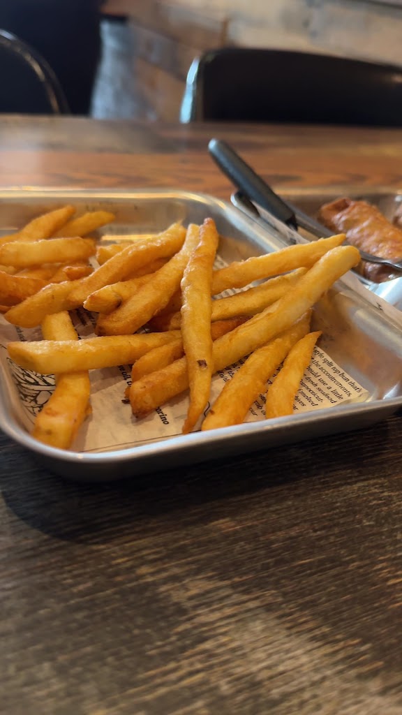  Lucky's Pub and Grill