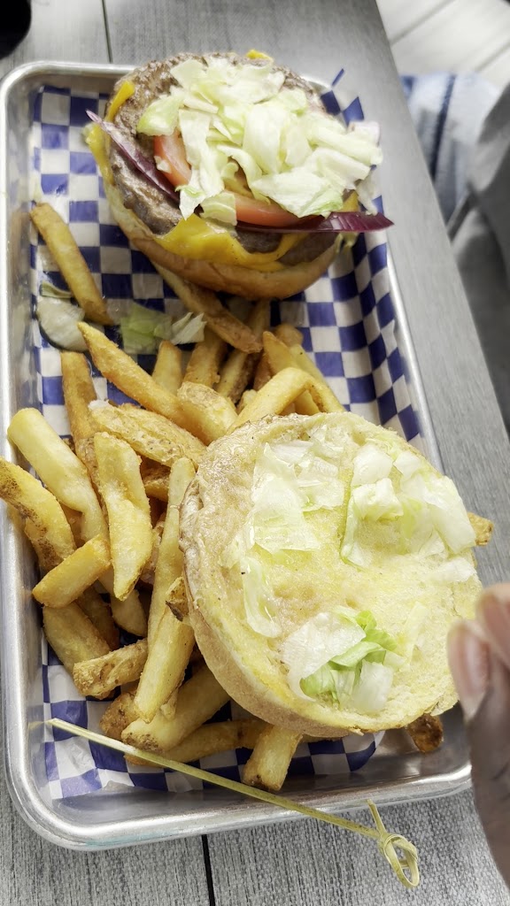  Lake House Grill & Bar