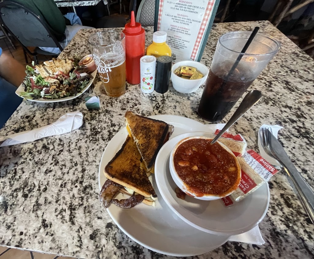  Three Guys & A Grill Restaurant