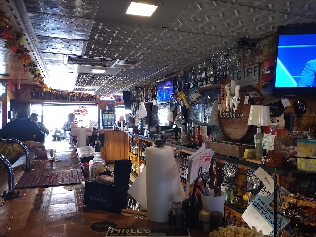  Phill's Bar & Grill