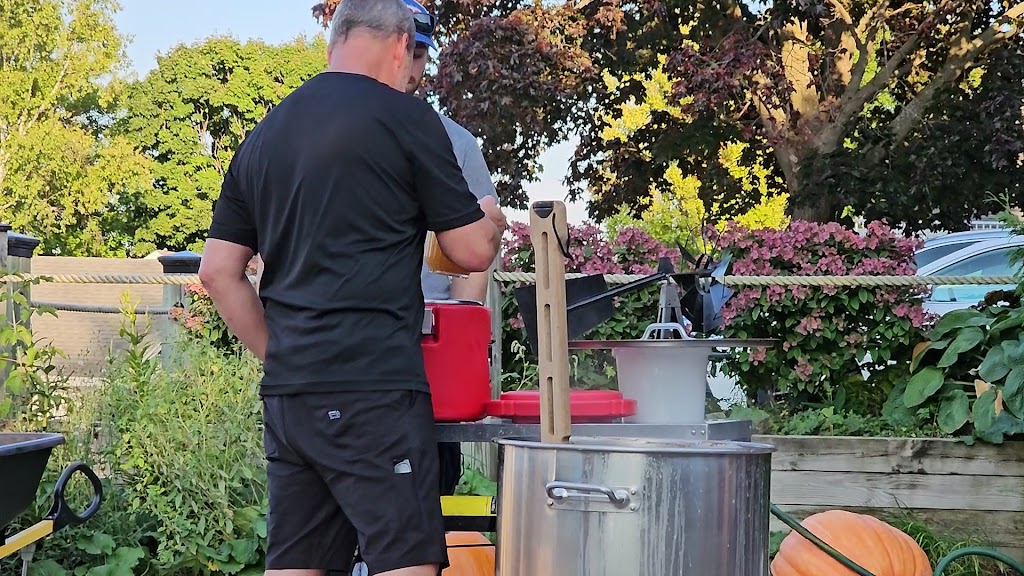  Kettle Black Fish Boil