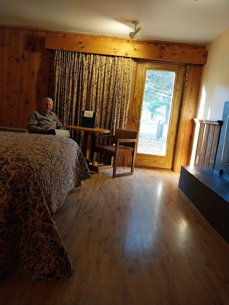  Holiday Acres Resort on Lake Thompson