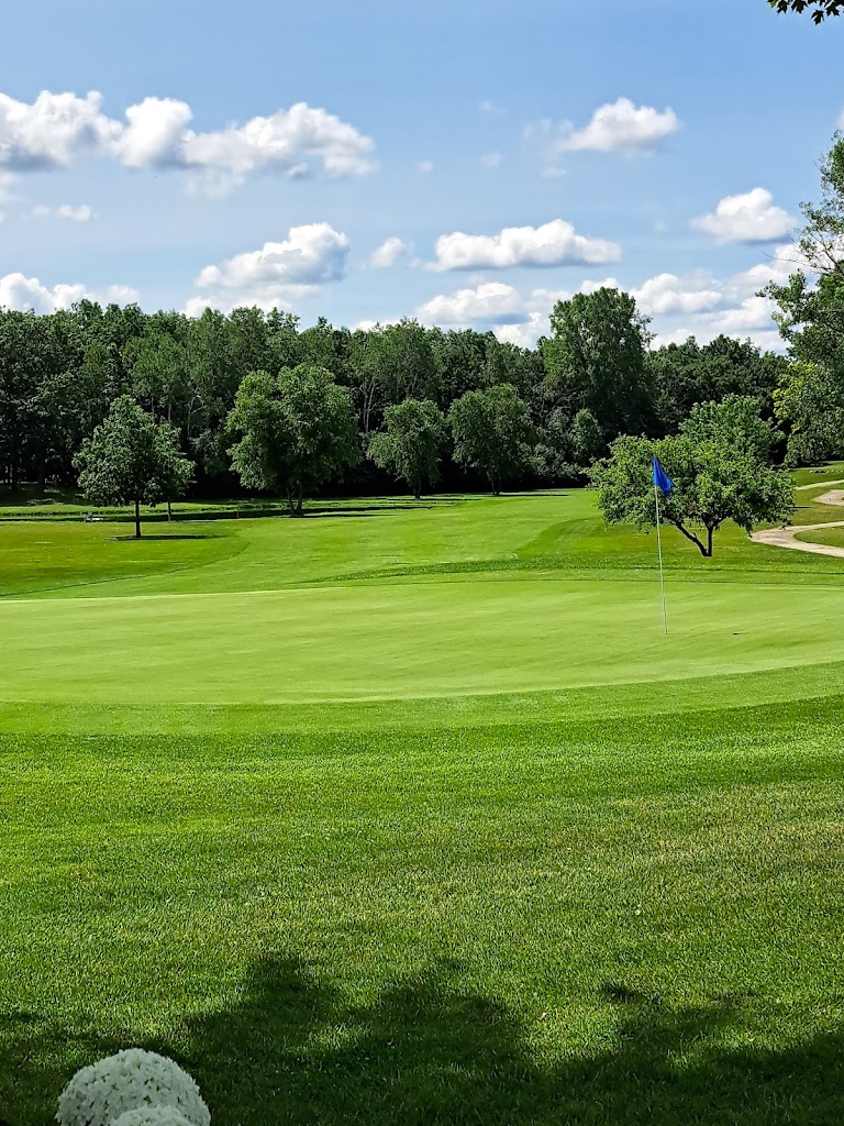  Muskego Lakes Country Club