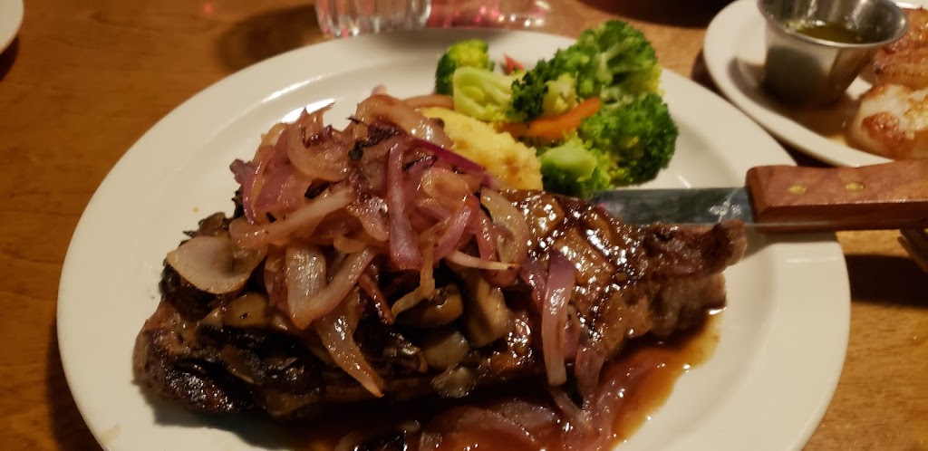  Houligans Steak & Seafood Pub