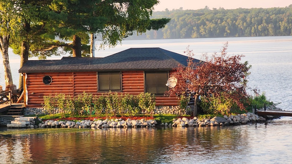  Four Seasons Resort & Supper Club