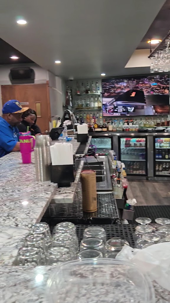  Syrs Restaurant and Lounge