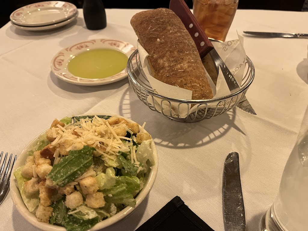  Maggiano's Little Italy