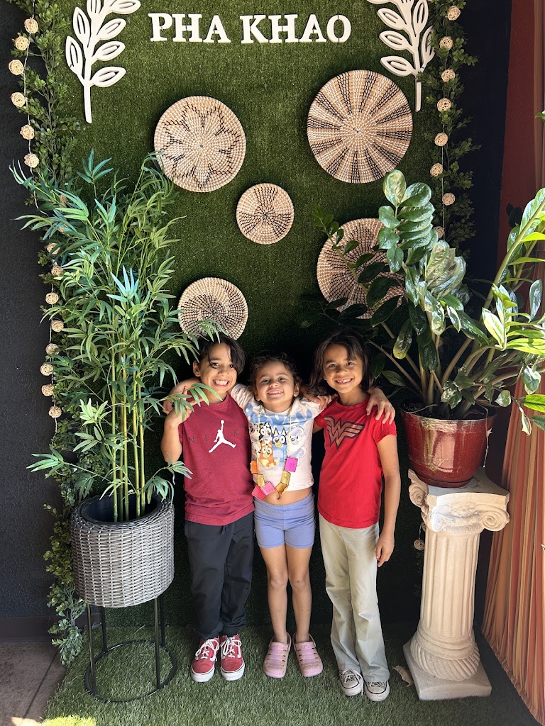  Pha Khao Thai-Lao Restaurant