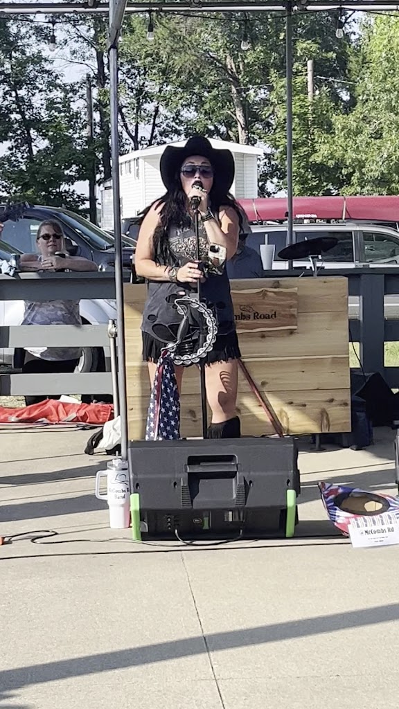  Pine Cove Lakefront Bar & Resort