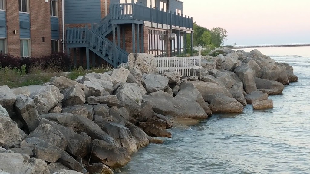  Lighthouse Inn On Lake Michigan